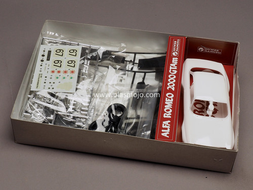 Gunze Sangyo 1/24 Alfa Romeo 2000GTAm (#G-184) | Plasmojo Scale Model