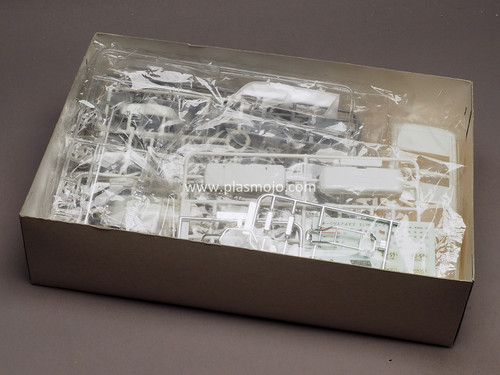 Aoshima 1/24 Toyota Estima Lucida G 4WD Twin Moon Roof