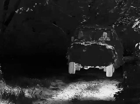 Ghosthood Mobile-Ghillie on a Landrover Defender - thermal image