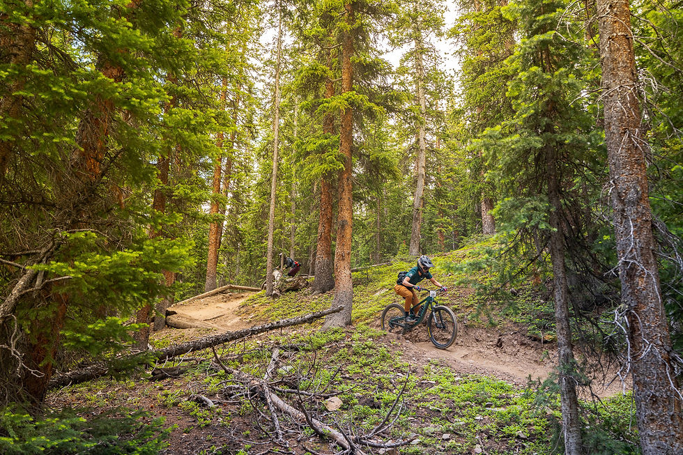 Coach Uri giving a demo on riding low and loose. p: @kaytii // Katie Young