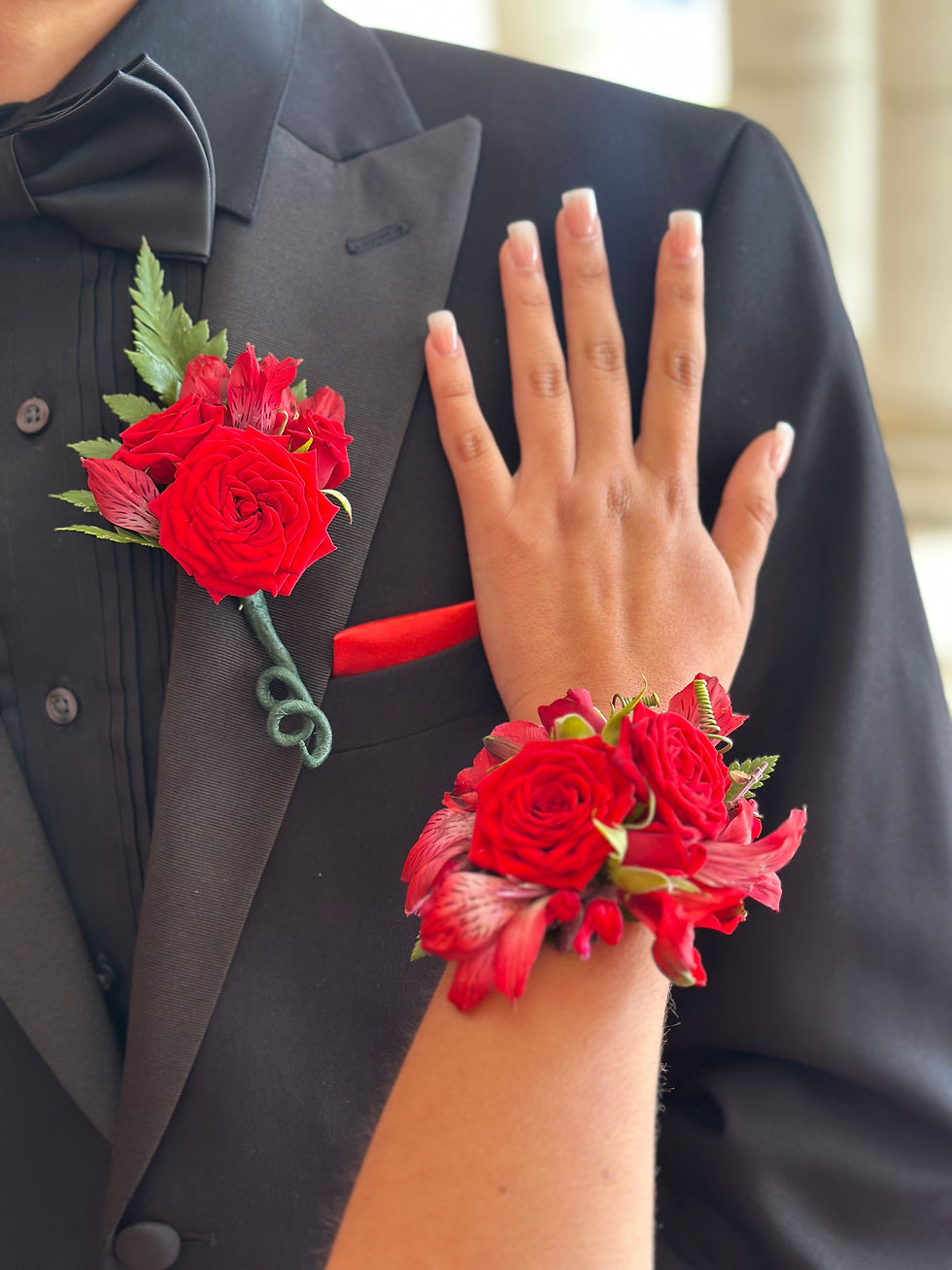 Thumbnail: Corsage Red