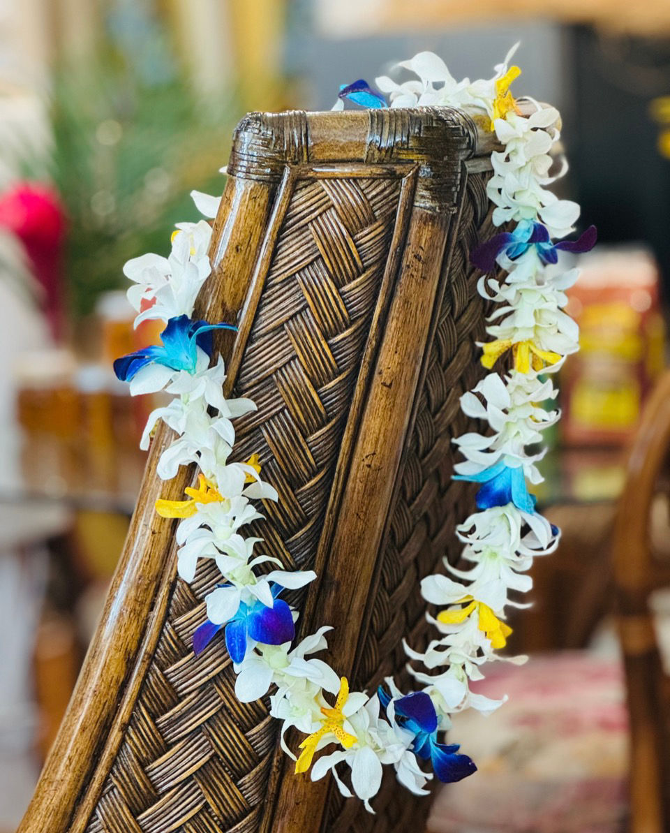 Thumbnail: Made to Order Same Day: Hawaiian White Orchid Single Lei + Color orchids