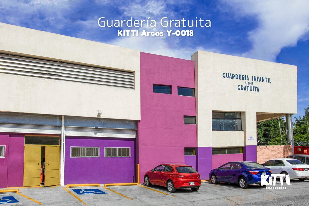 Exterior de Guardería Gratuita en Av. de los Arcos, Guadalajara.