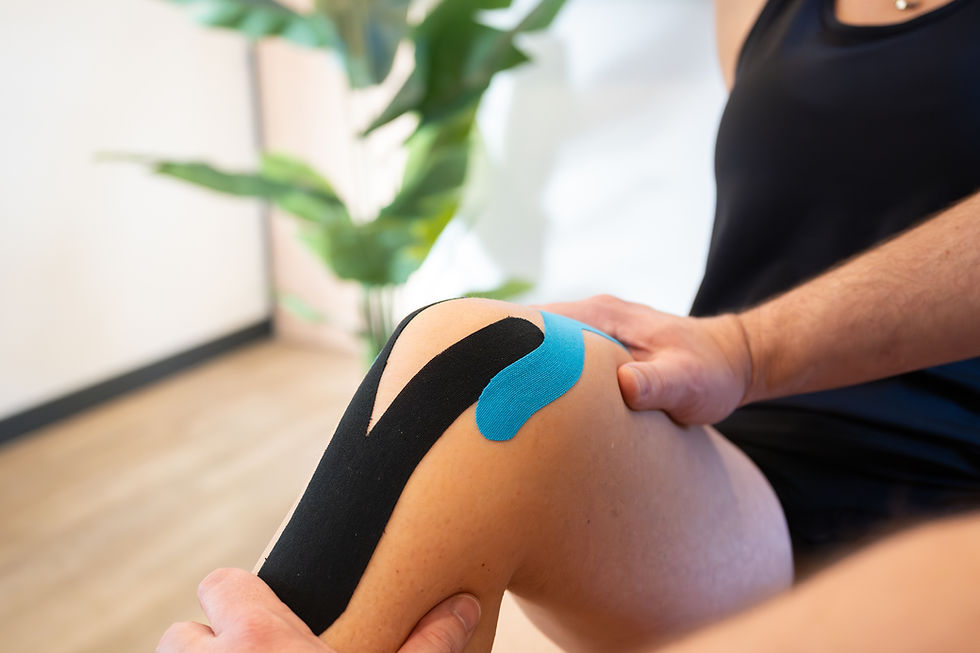 Knie met medical taping