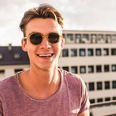Mann mit Sonnenbrille