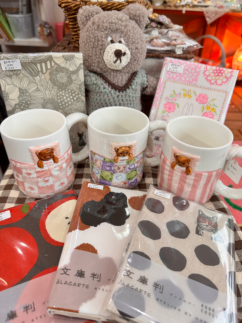 マグカップと文庫本カバー