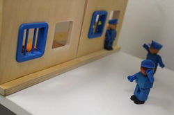 play police station and jail 7