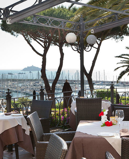 Baglioni Cala del Porto Punta Ala restaurant with view on the Harbour