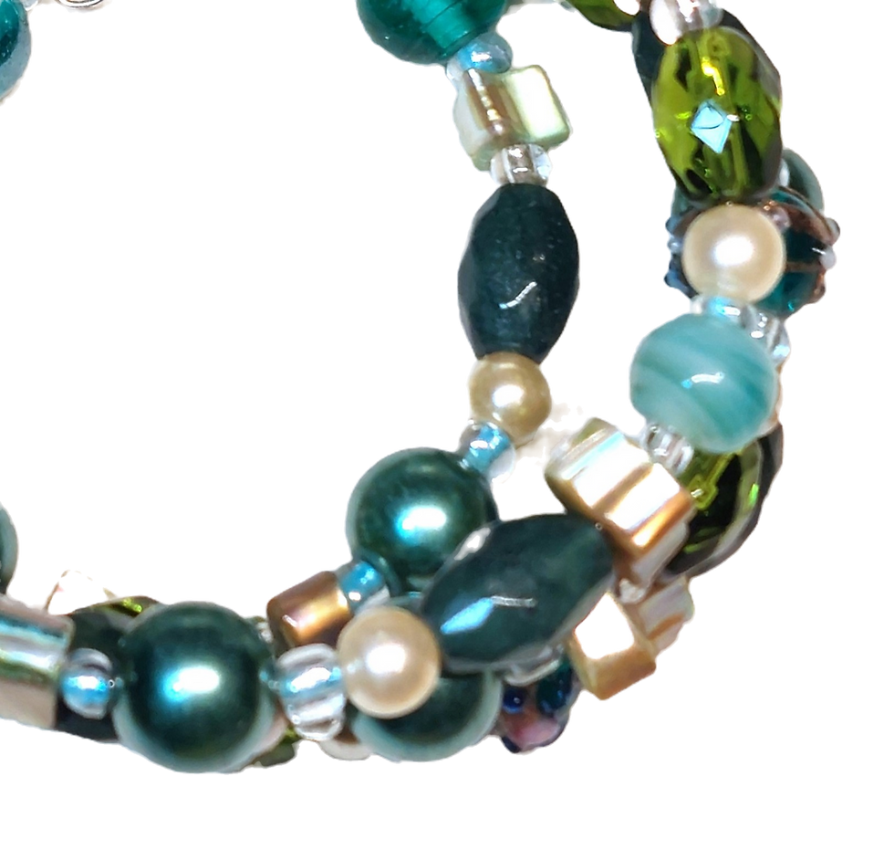 Peridot & Shell Bracelet close up