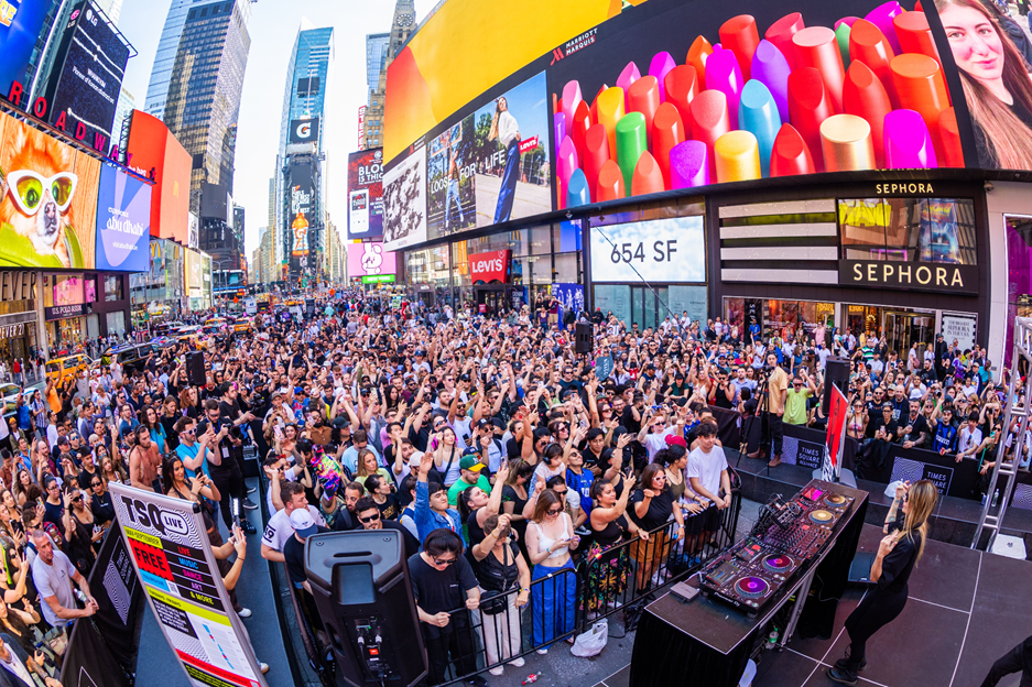 TSQ LIVE Photo Courtesy Eric Cunningham