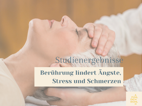 Frau erhält achtsame Berührung bei Cranio Sacral Therapie in Graz zur Stressreduktion
