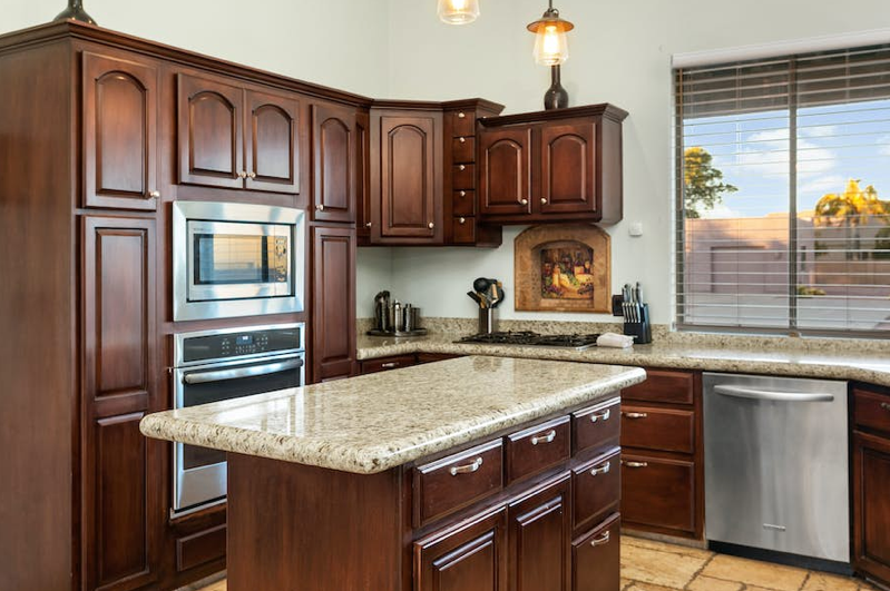 Kitchen cabinets countertop.png
