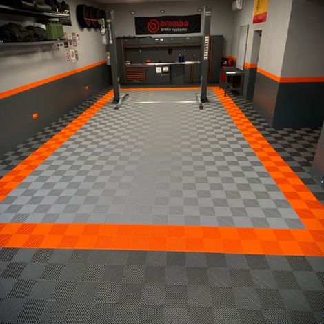 Suelo modular antideslizante para garaje con borde de seguridad