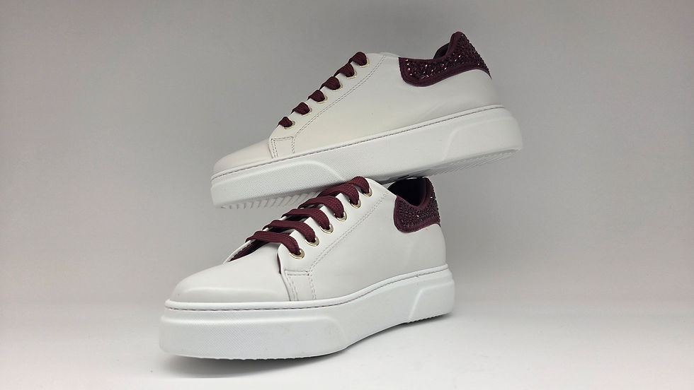 Miniatura: Sneaker bianco latte e borgogna con strass