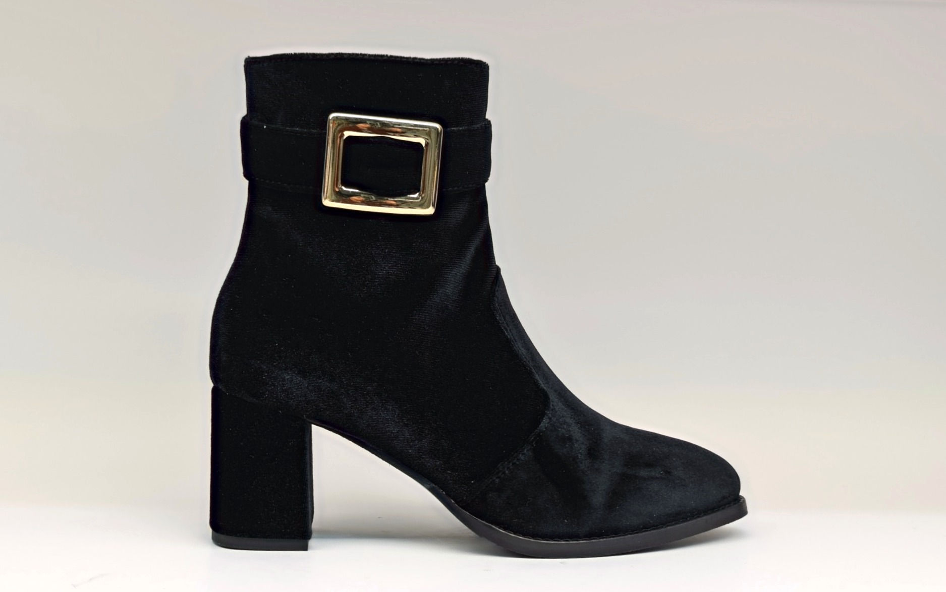 Stivaletto in velluto nero con accessorio