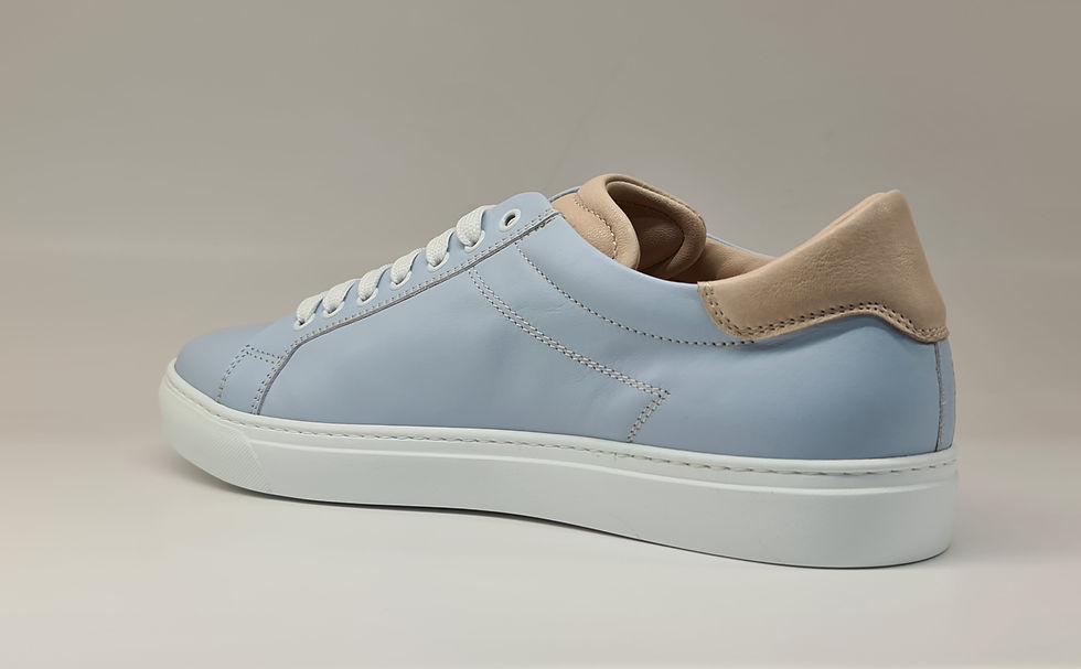 Miniatura: Sneaker in vera pelle celeste con riporti in cuoio nel retro e nella linguetta