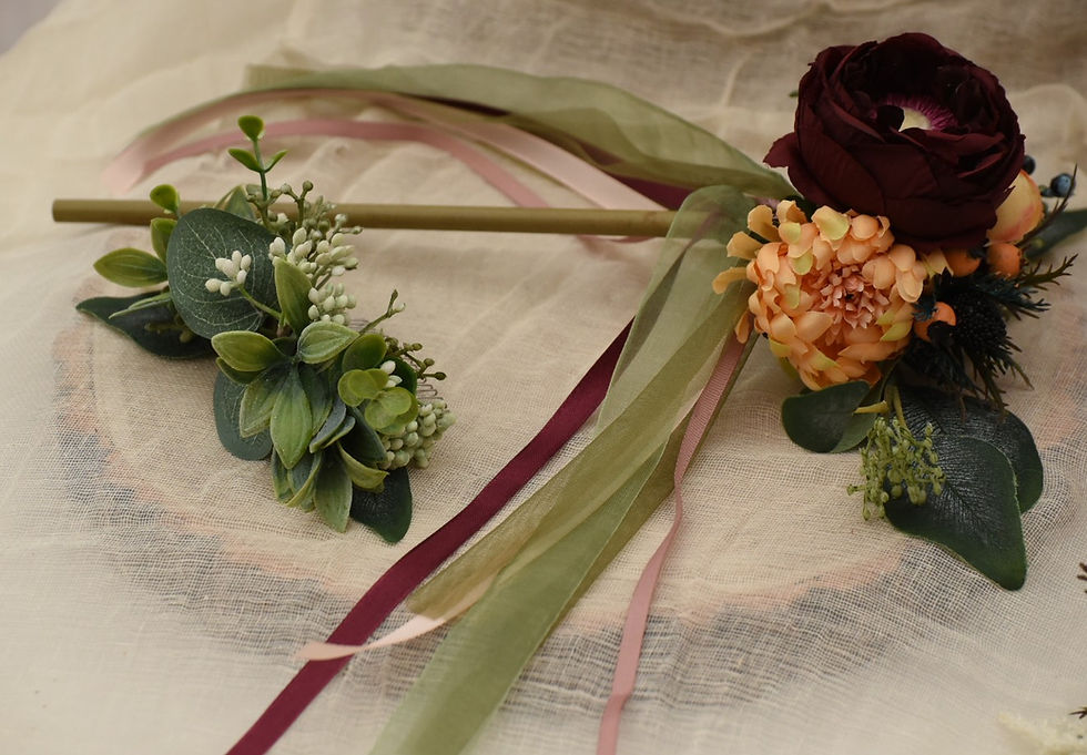 Miniatura: Hedgerow Bounty Berries Chrysanthemum Rose Thistle Flower Girl Wand