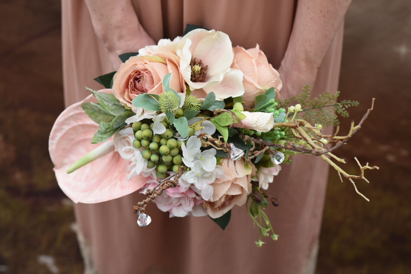 Magnolijas rožu zaru ogu līgavas māsas pušķis