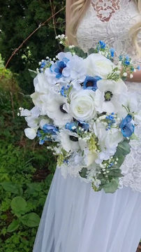 Miniatura: Ivory & Dusty Blue Bridal Bouquet
