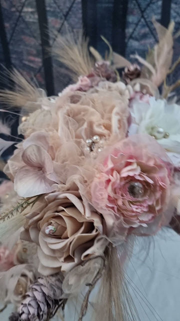 Miniaturebillede: Kira Dark Crystal Fantasy Wedding Flower Range