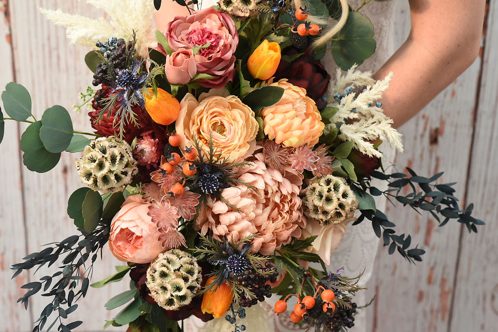 Miniaturebillede: Hedgerow Bounty Berries Chrysanthemum Rose Thistle Brudebuket