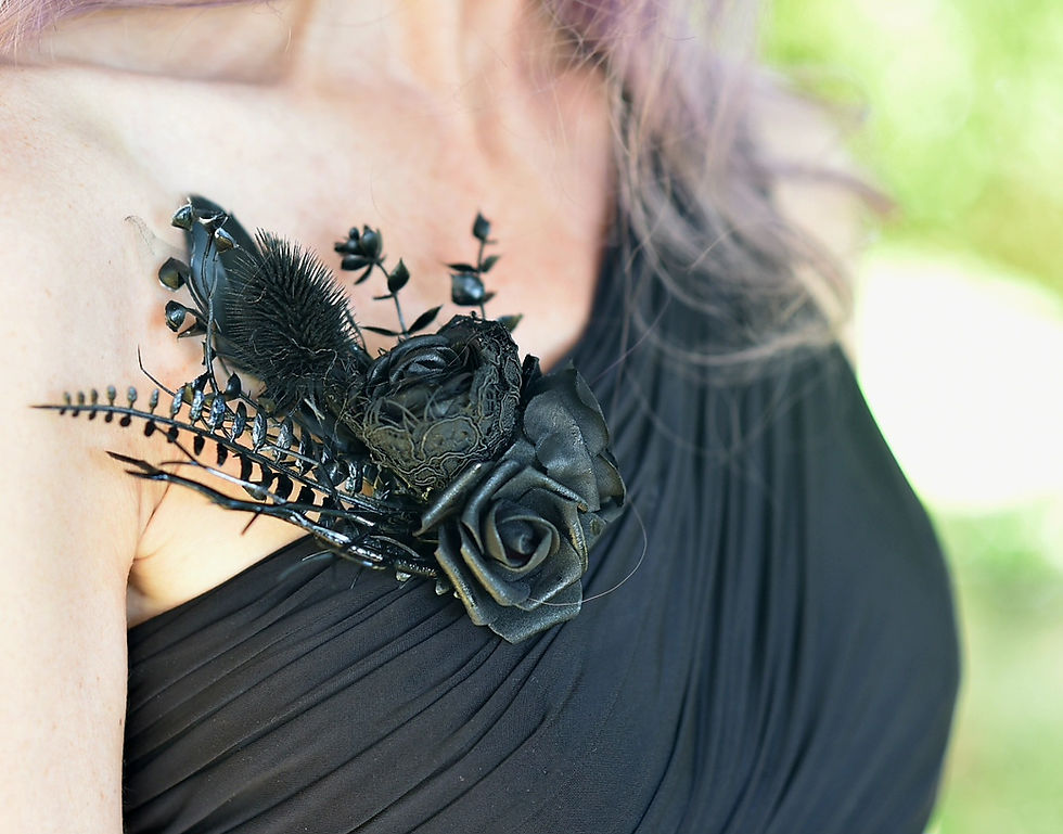 Miniaturebillede: Bespoke Raven Florals with Skulls