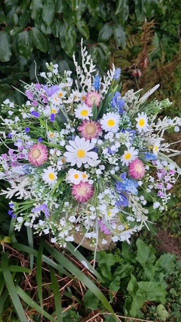 Miniatura: Wild Meadow Bridal Bouquet