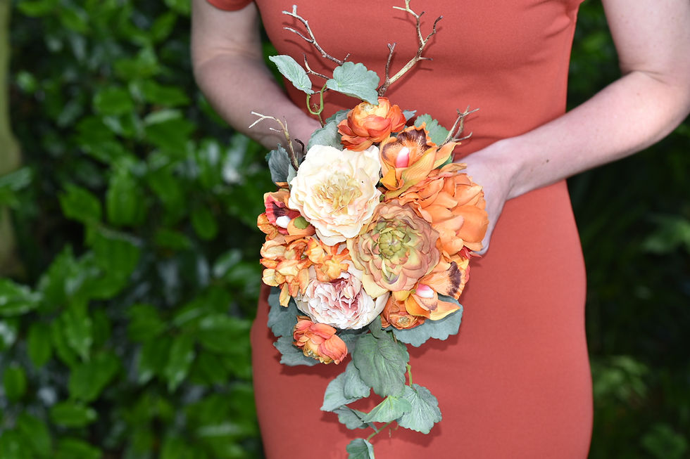 Küçük resim: Emerald Isle Rust Bridesmaid Bouquet