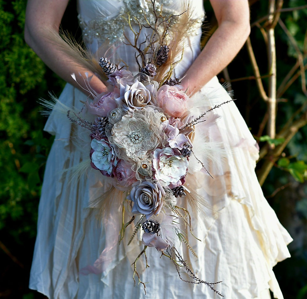 Miniatură: Kira Dark Crystal Fantasy Wedding Flower Range