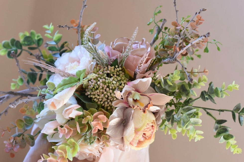 Pikkukuva: Blush Ivory ja Sage Vintage Peony Rose Orchid Trailing Bridesmaid Bouquet