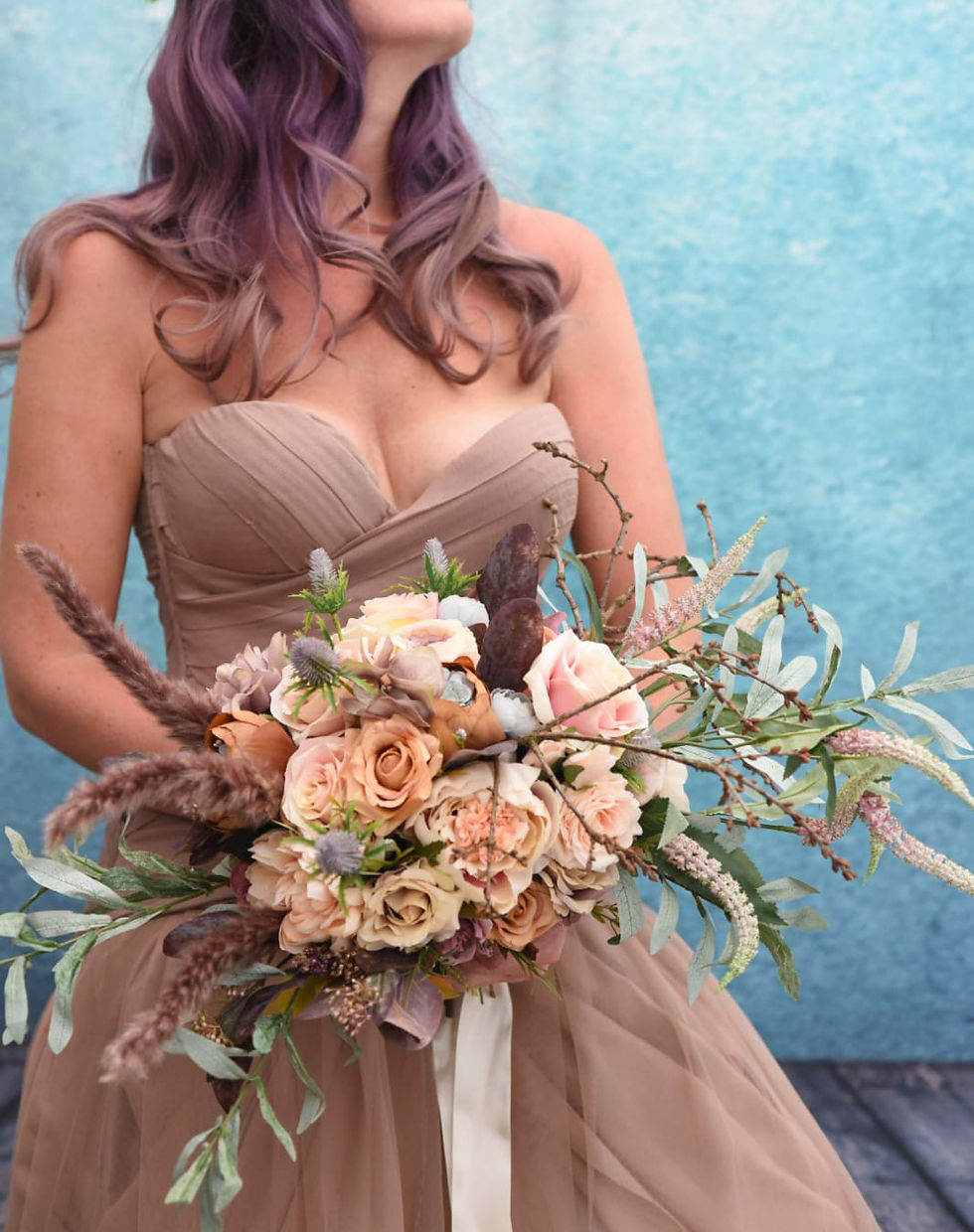 Küçük resim: Daydream Fairytale Fantasy Leylak Şeftali Allık, Kahve ve Mavi Gelin Buketi