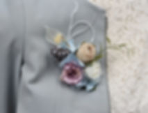 Broche de corsage de vigne traînante fantaisie rose éthérée