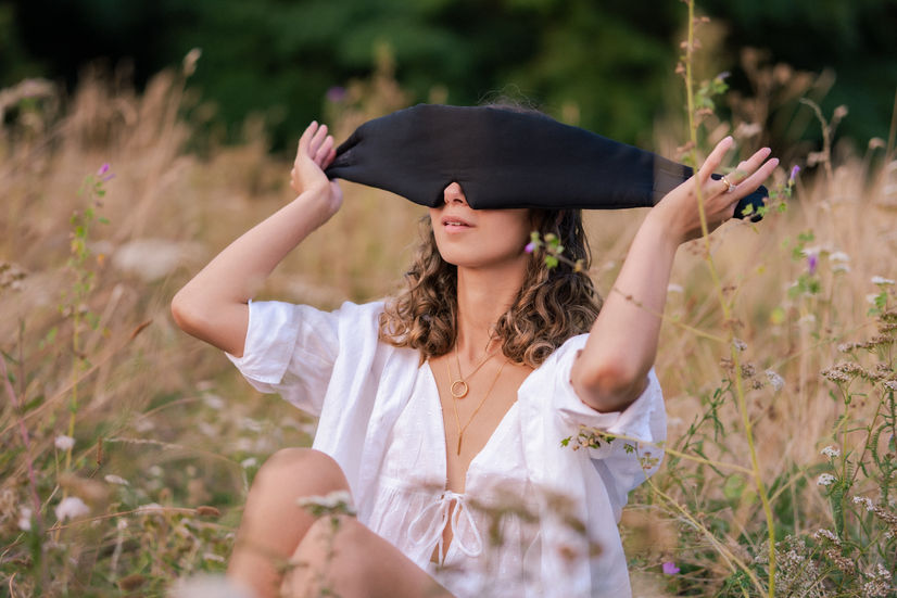 The Vivida Lifestyle Silk Eye Mask - Midnight Black