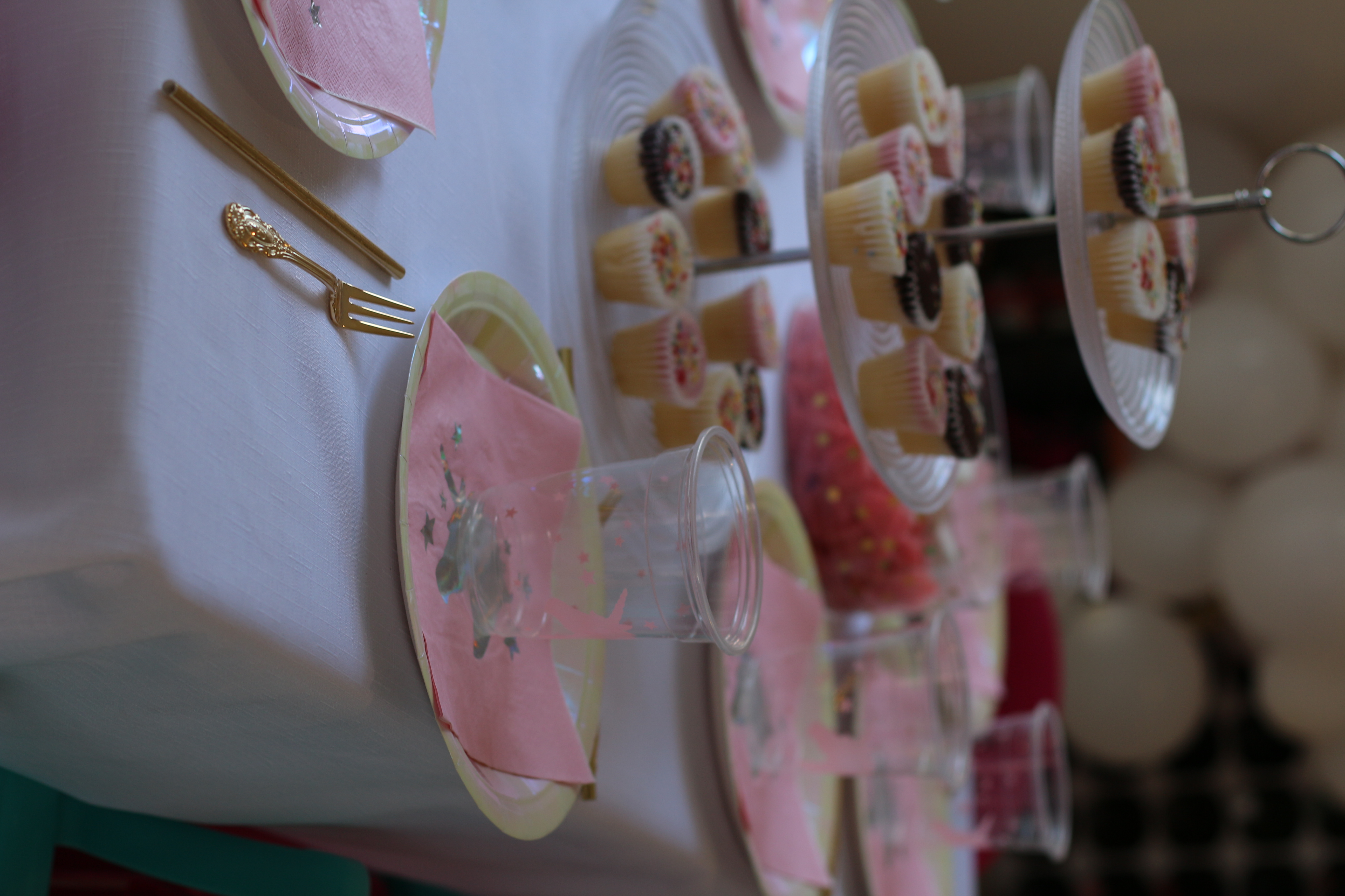 Unicorn theme - table decorated