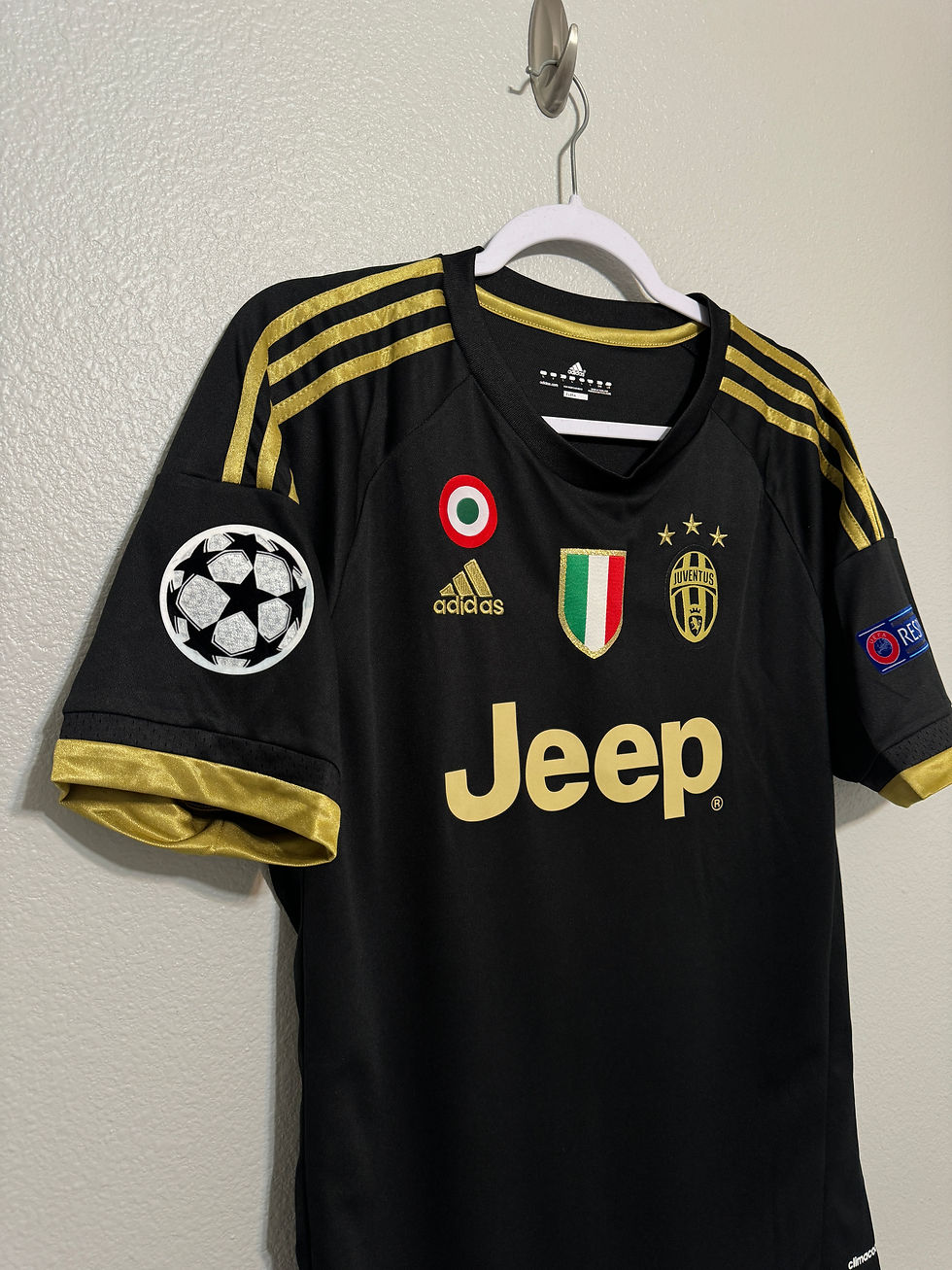 Thumbnail: Juventus 2015/2016 Pogba UCL third jersey
