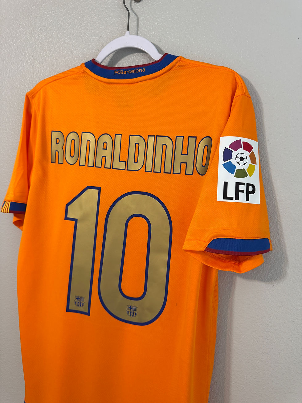 Thumbnail: Barcelona 2006/2007 Ronaldinho La Liga away jersey