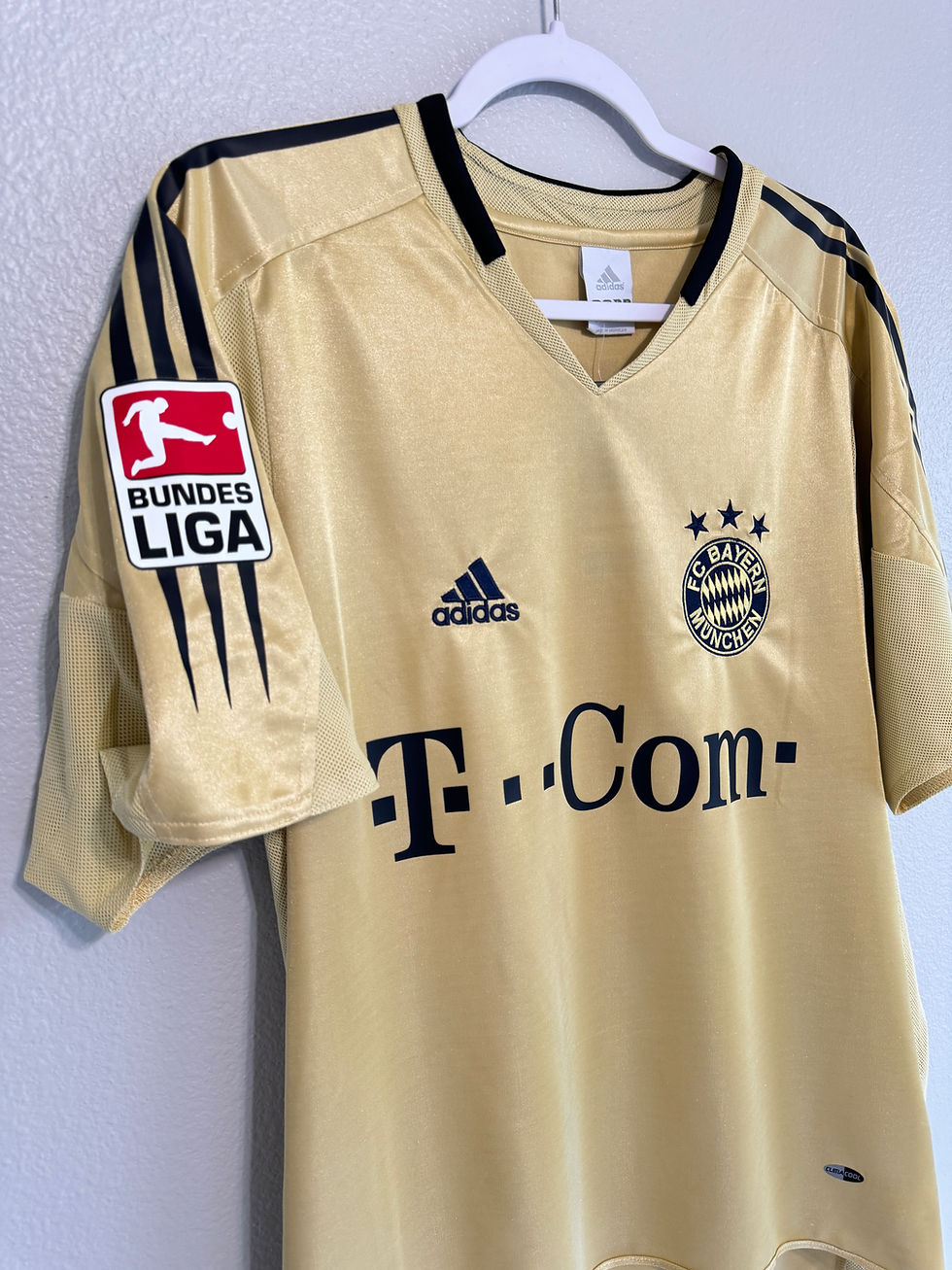 Thumbnail: Bayern Munich 2005/2006 Ballack away jersey