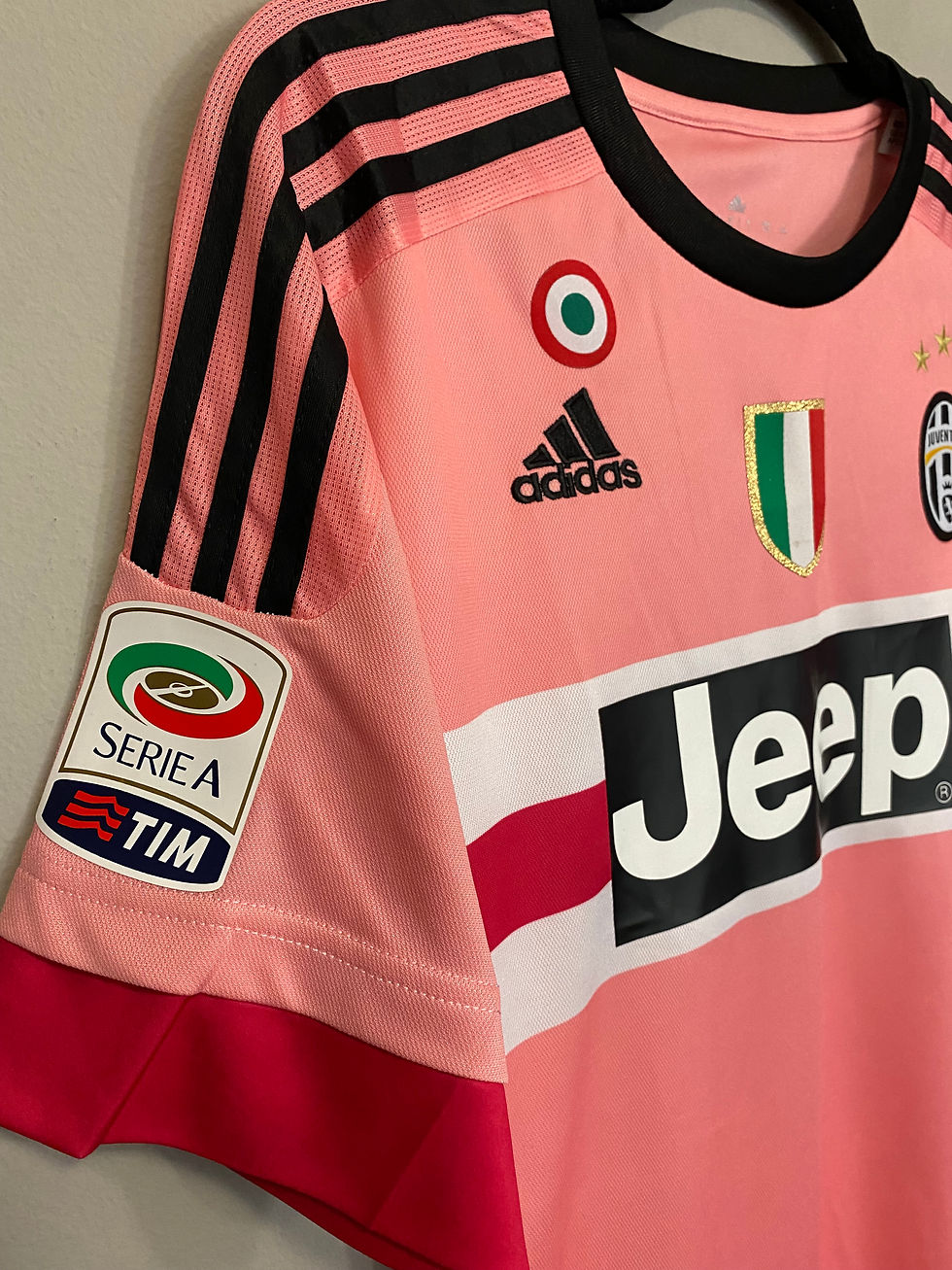 Thumbnail: Juventus 2015/2016 Pogba away jersey