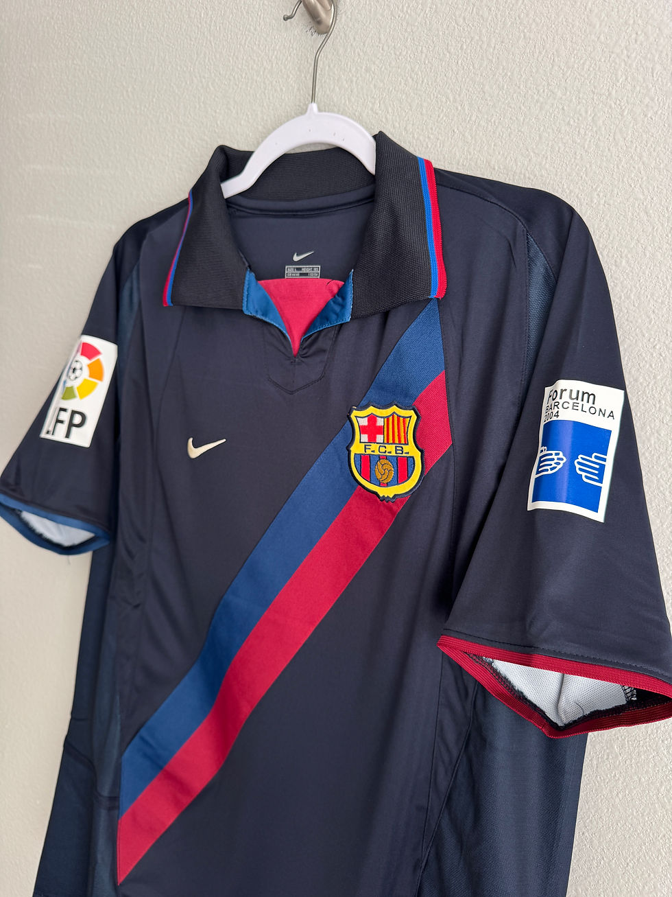 Thumbnail: Barcelona 2003/2004 Ronaldinho La Liga third jersey 