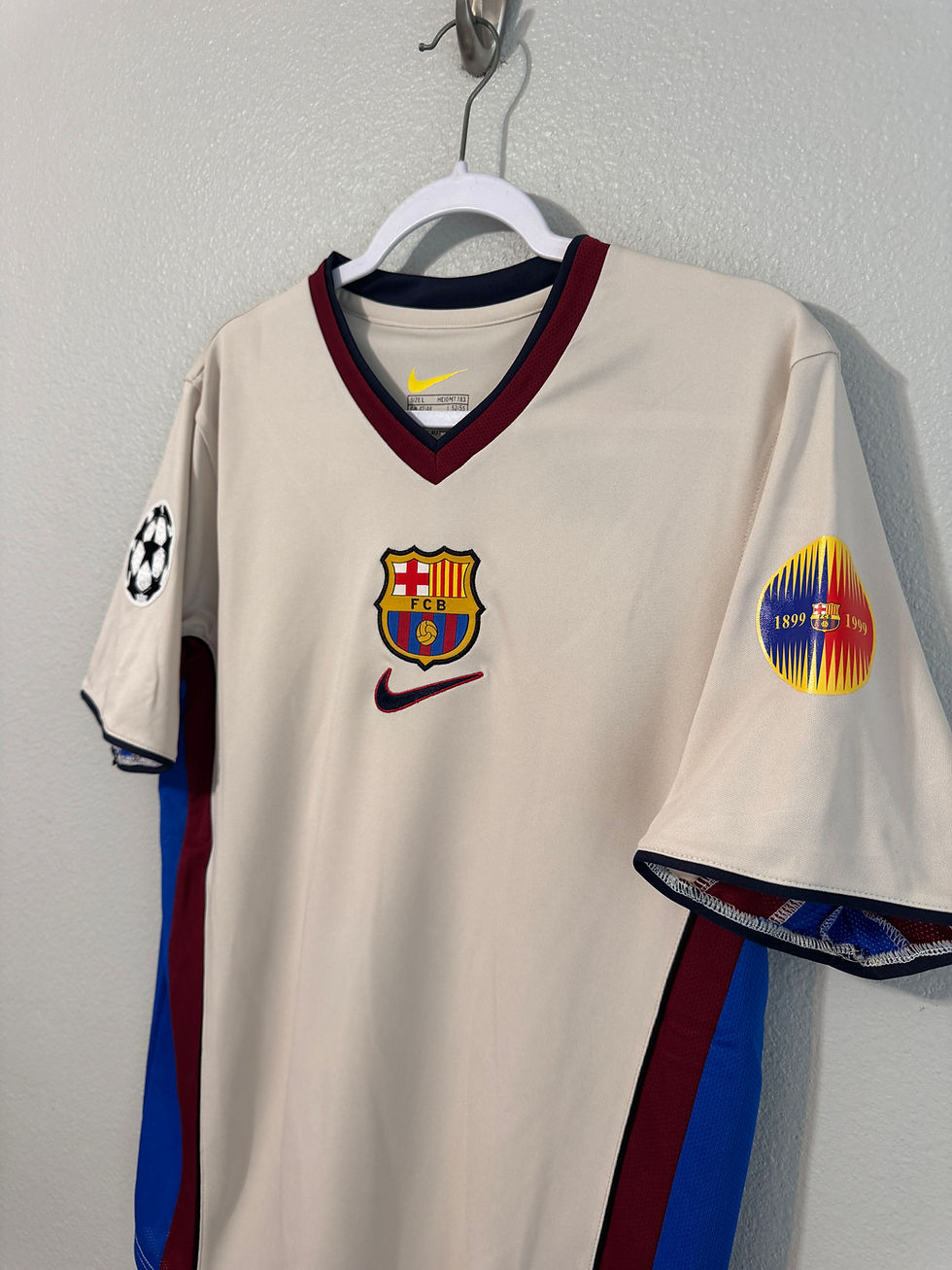 Thumbnail: Barcelona 1999/2000 Xavi away UCL jersey