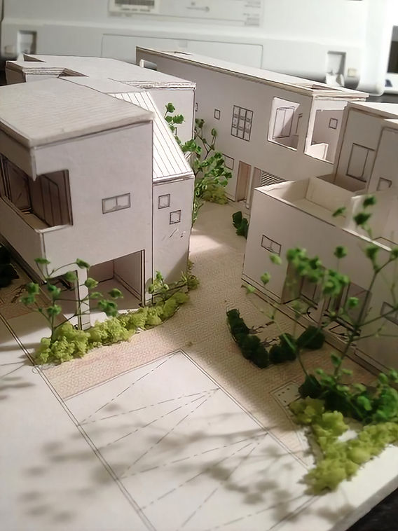 住宅模型、模型作りは徹夜で。中庭のテラスハウス（東京都足立区
