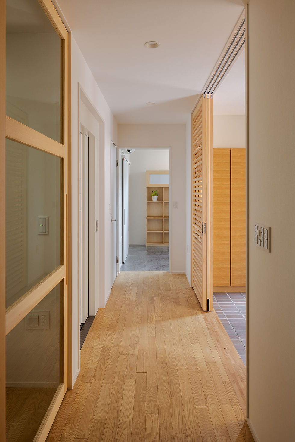 アクリル引戸と格子引戸