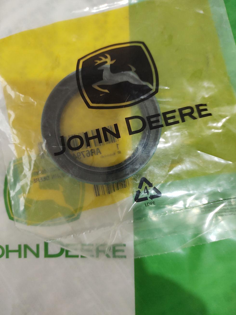 Miniatura: RETENTOR DIANTEIRO J DEERE AR67942
