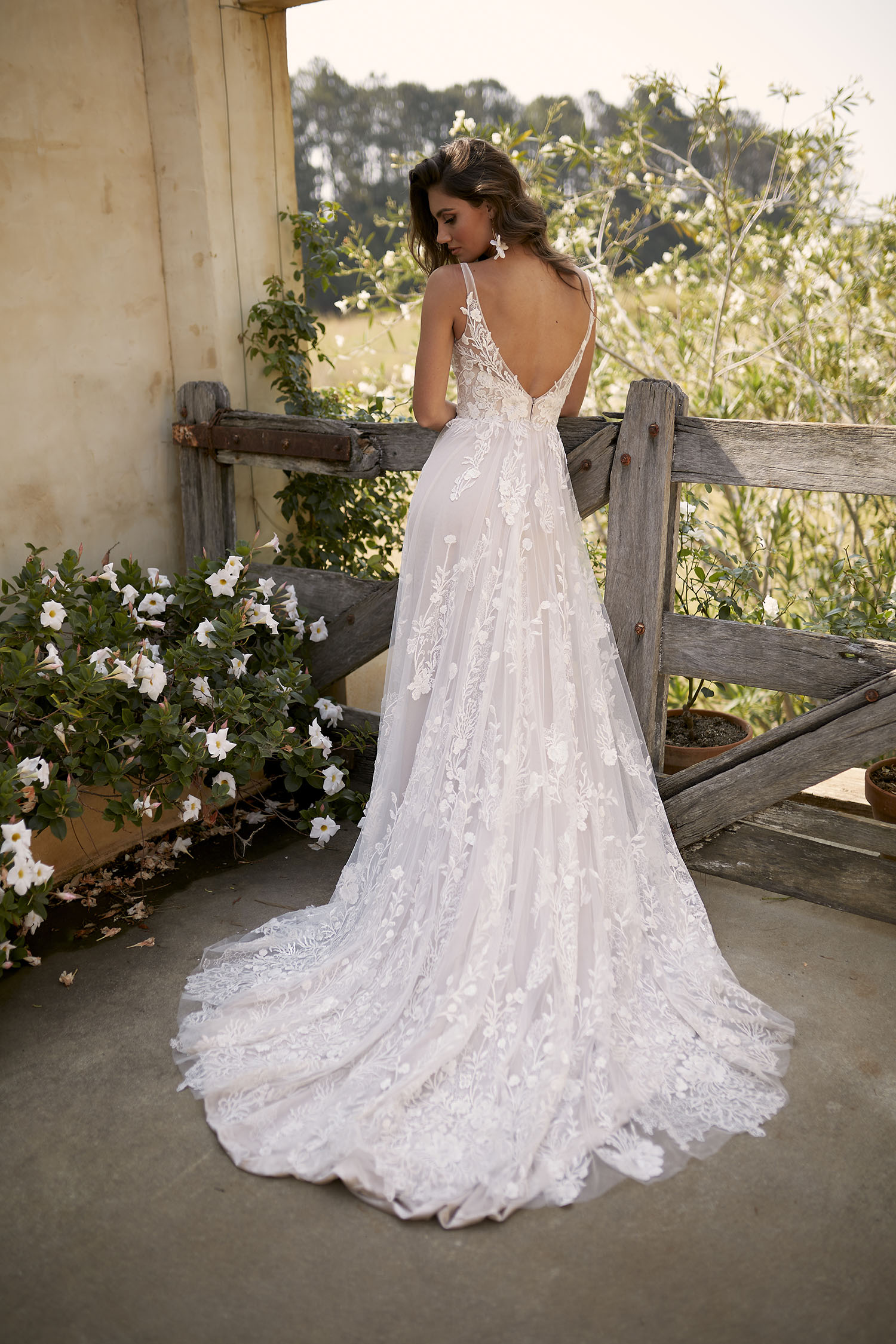 Ivory Bride — photo 4 of 18