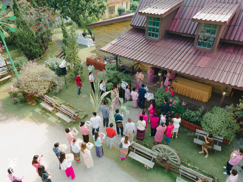 015 พิธีหมั้นแบบไทย ช่วงเช้า ที่ บ้านป้าแซลลี่ ผู้ร่วมงานประมาณ 100 ท่าน.jpg