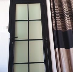 Aménagement espace intérieur, magasin de prêt à porter, étagères, mobilier, création décoration, salle de bain, intérieur design, entreprise de construction, création sur mesure, artisan, Martelange, Belgique, Wallonie, Luxembourg, design, aménagement intérieur sur mesure, mobilier sur mesure, luminaires sur mesure, LED sur mesure, rampes, escaliers, cuisine, cave à vin, trappe cave à vin, passerelle en verre, aménagement gîte et chambre d’hôte, création de claustra, habillage de cheminée, placards, dressing, parquet , sol en bois, 