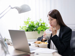 《抗氧和飲食的哲學:讓肌膚從內向外發光》