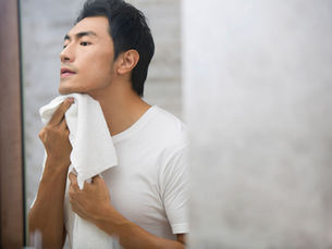 《型男保養學:為甚麼男人也該護膚?因為皮膚好,比穿名牌還有型》