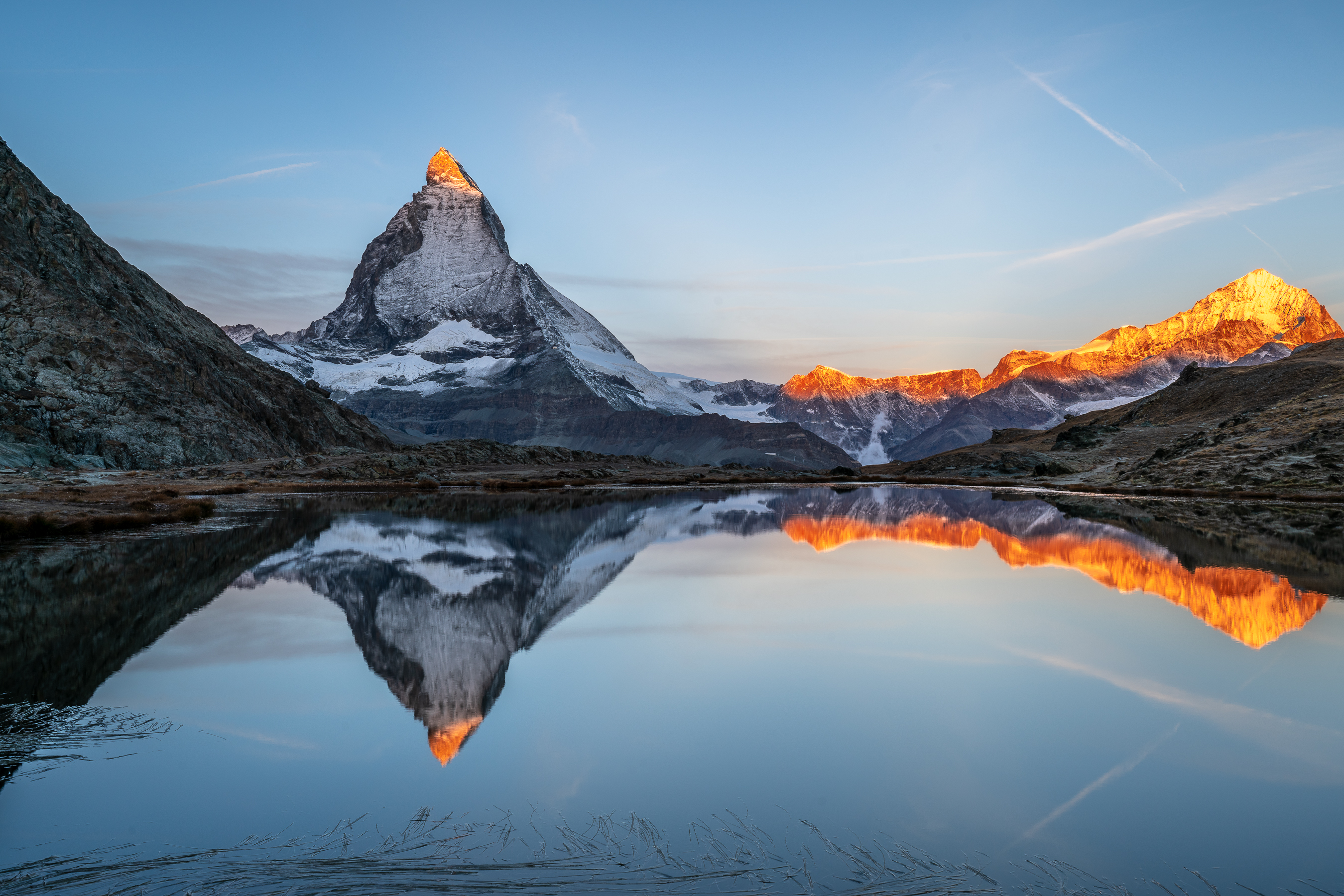 Matterhorn bei Sonnenaufgang und Spiegelung im Riffelsee