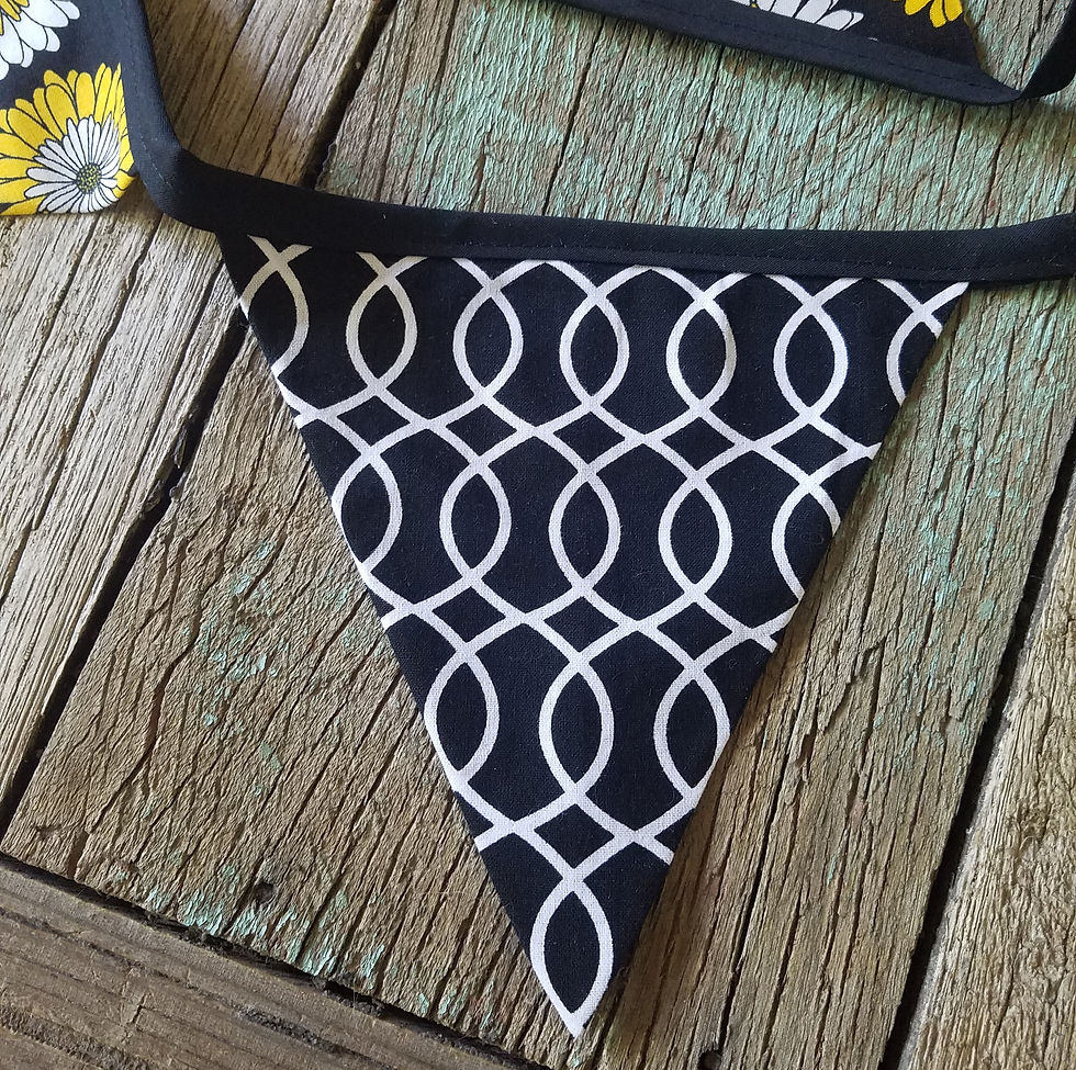 Thumbnail: Yellow White Black Daisy Bunting